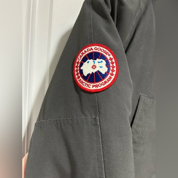 Canada Goose Woman’s Gray Jacket as is - Picture 3 of 11